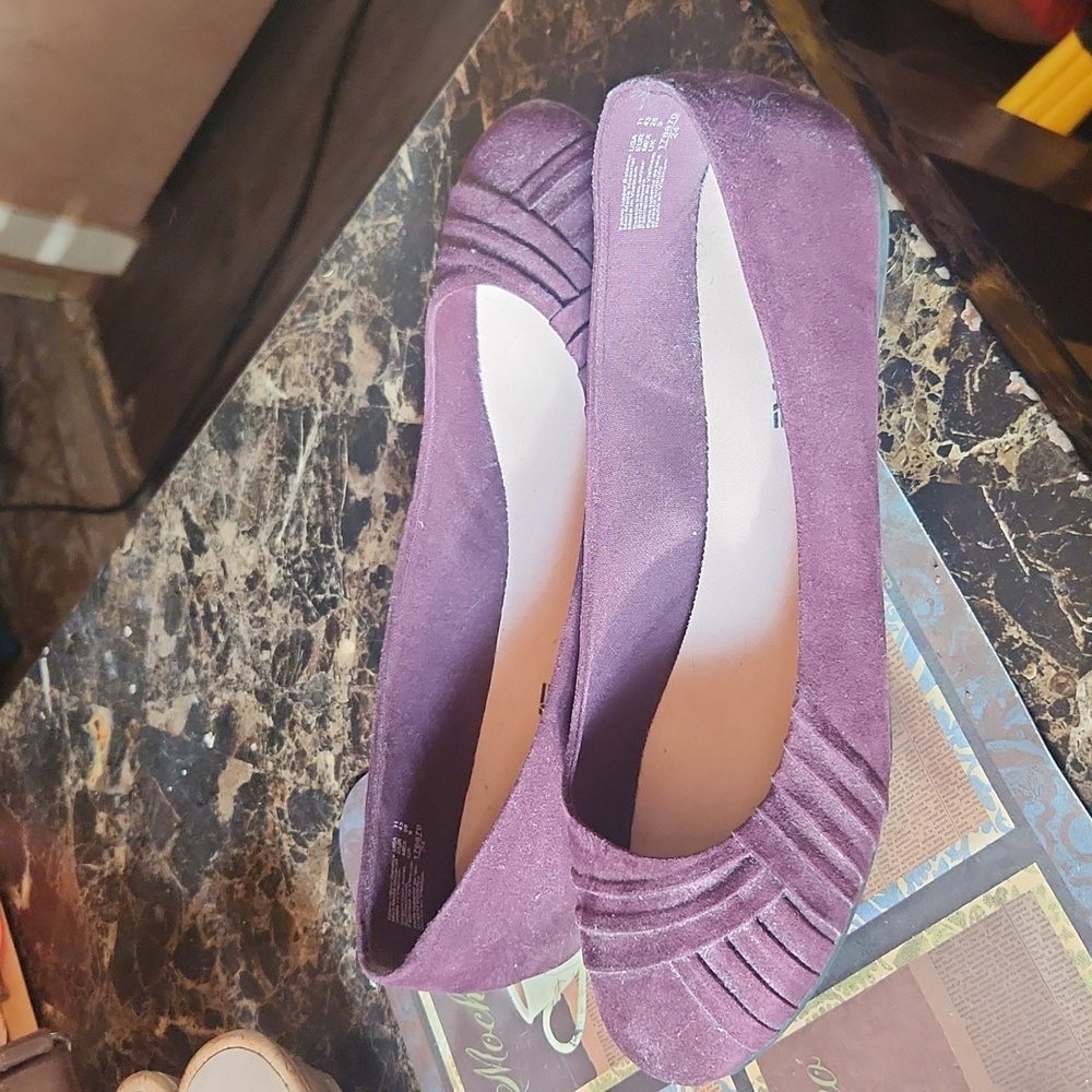 Women's Plum dress shoe size 11